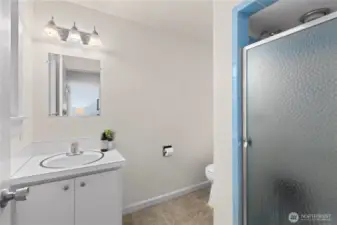 3/4 primary ensuite bath