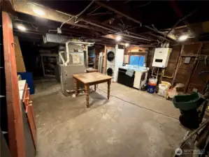 Walk in/ground level basement great for a workshop as-is or finish out for extra space.