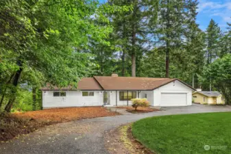 Once you live with a circular driveway, you’ll never want to go back! The circular access to the 2-car garage means friends and family can come and go with exceptional ease, and makes unloading or loading of anything a dream.