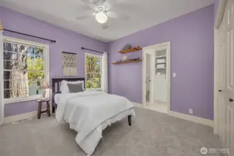 Second upstairs bedroom, connected by upstairs bath