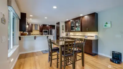 With the dining area just steps from the kitchen, mealtime is always comfortably within reach