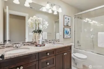 Full hall bath