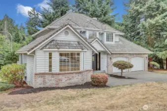 Gorgeous architecture & 50 year tile roof