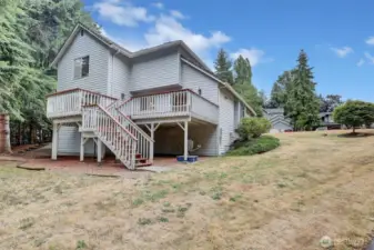 Huge side yard