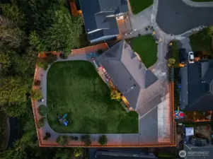 This home is located just 2-3 miles to Costco, Target, grocery stores, restaurants, coffee shops, gyms.