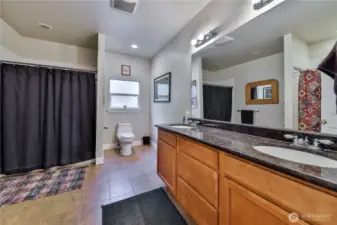 Huge full bathroom on main, has 2 showers!