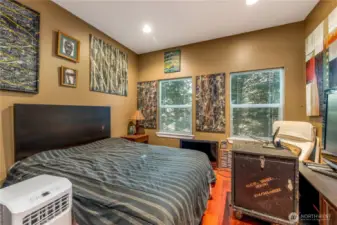 Spare bedroom.