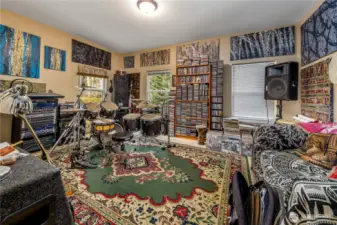 Spare bedroom.
