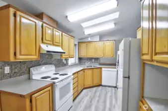 Plenty of storage for all your kitchen gadgets
