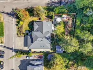 Backed by greenbelt for extra privacy and a peaceful feel.