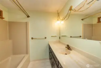 Full Bathroom - Main Level