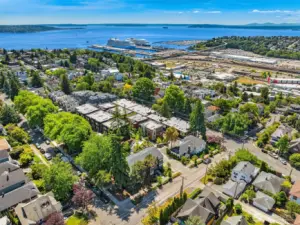 Minutes away from the Sound and the heart of the city.