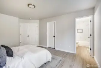 Primary Bedroom w/ walk in closet