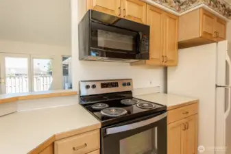 Newer Range & Hood