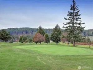 Free Golf, 2 Pools, Lake w/ Dock and Wonderful Gated Community~