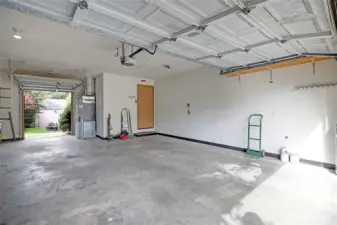 Insulated Garage w/ 3rd Cart Garage Door~