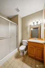 Main level 3/4 bathroom