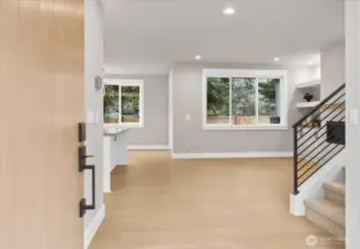 Main Level: Entry