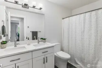Full bathroom with tub/shower