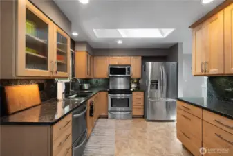 Suave kitchen. New appliances, granite countertops. Maple hardwood cabinetry.