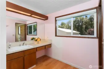 Master Vanity