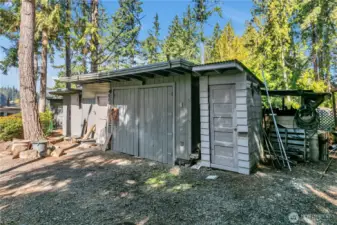 Detached Garage is approximately 400 sq. ft.