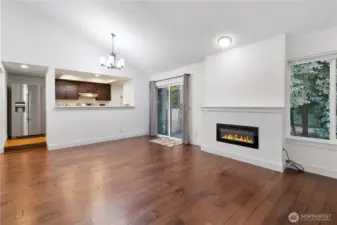 Spacious Living Room w/New Electric Fireplace