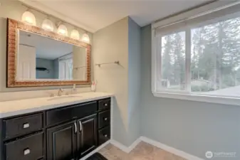 Upstairs full bathroom