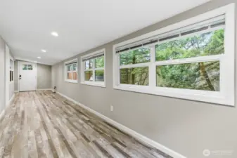 Beautiful Sunning room, excellent space