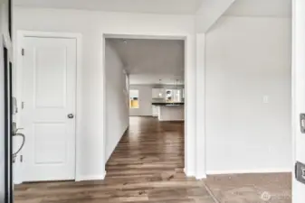 Disclaimer Secondary photos of same floor plan on different lot in different community: Photos are from another Warren, finishes, upgrades, and features may vary.