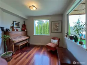 Additional room that can double as a seating or eating area - or of course, as a music room!