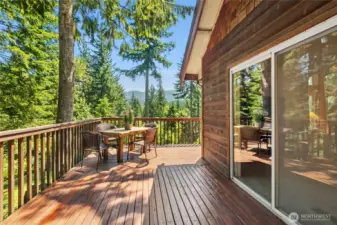 Expansive deck for entertaining