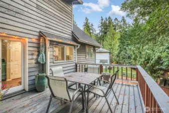 Large deck off the kitchen