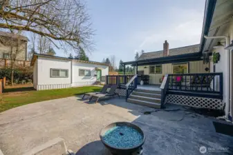 Built in gas fire pit