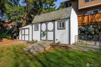 12x14 shed that is insulated, drywalled, and heated