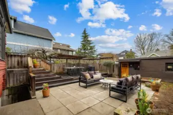 Access the garage from the yard