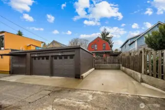 Manifest three-car parking on Capitol Hill, with additonal space for workshop or storage