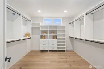 Walk in closet off of primary bedroom, 3 more bedrooms updstairs