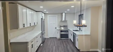 Fully updated kitchen