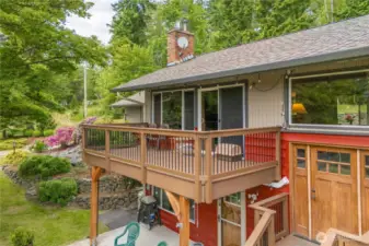 Spacious Trex deck to take in the stunning valley and mountain views. Imagine having coffee on your deck watching the sunrise over the mountains!