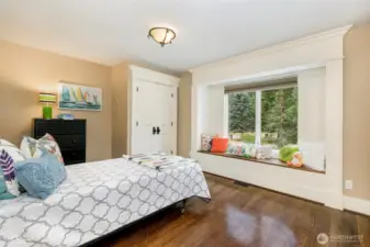 Bedoom 3 with window seat