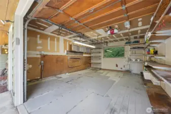 One car garage