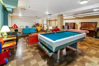 Extra hosting and entertaining space