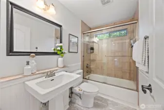 Full main bath