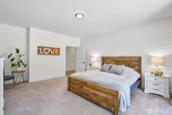 The size of this room is fantastic, clean and crisp with layers