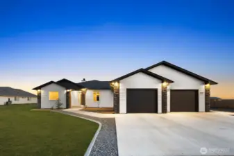 Welcome to this custom built rambler in Moses Lake!