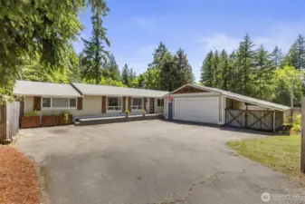 Welcome to your lake front retreat!