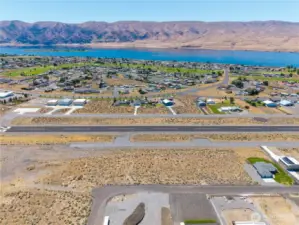 Aerial view of lot facing Columbia River.