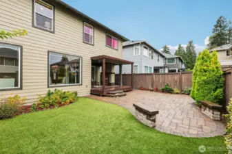 Fully fenced back yard w/paver patio
