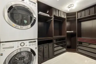 Primary Walk-in Closet with luxurious Washer/Dryer!